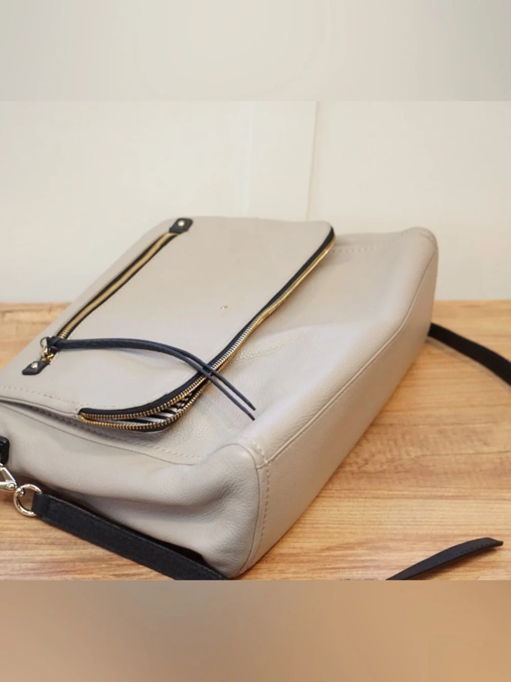 kate spade Beige Shoulder Bag with Black Trim - Picture 3 of 13